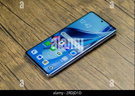 HCMC, Vietnam - luglio 2023. Oppo Reno 10 5G. Foto Stock