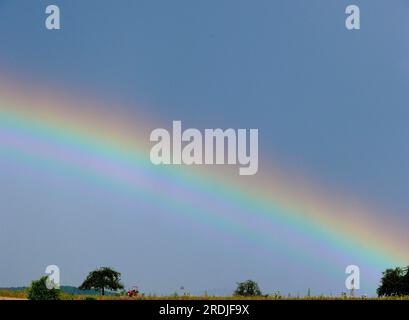 Paesaggio arcobaleno nei pressi di Maulbronn, Baden-Wuerttemberg, Germania Foto Stock