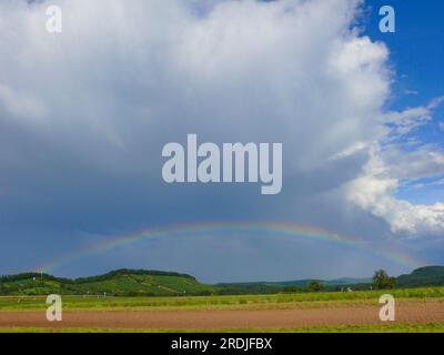 Paesaggio arcobaleno nei pressi di Maulbronn, Baden-Wuerttemberg, Germania Foto Stock