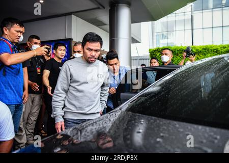 Bangkok, Thailandia. 20 luglio 2023. Il leggendario pugile filippino Manny Pacquiao arriva per una conferenza stampa congiunta sulla sua prossima battaglia contro il combattente Thai Muay Buakaw Banchamek. Credito: SOPA Images Limited/Alamy Live News Foto Stock