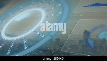 Immagine dell'interfaccia con scanner rotondo ed elaborazione dei dati rispetto alla vista aerea del paesaggio urbano Foto Stock