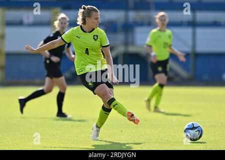 La Louviere, Belgio. 21 luglio 2023. Zuzana Obadalova (4) di Cechia, nella foto, durante una partita di calcio femminile tra le nazionali di calcio Under 19 dell'Islanda e della Cechia al Torneo della finale EUROPEA Under-19 femminile della UEFA, nella seconda giornata del gruppo B di venerdì 21 luglio 2023 a la Louviere, in Belgio. Credito: Sportpix/Alamy Live News Foto Stock