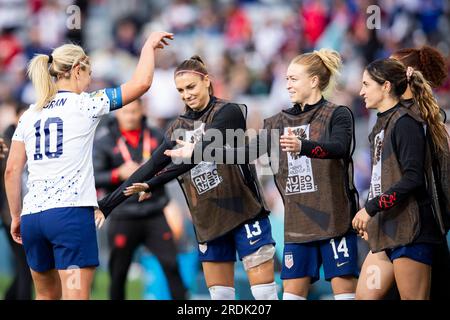Auckland, Auckland, nuova Zelanda. 22 luglio 2023. La centrocampista degli Stati Uniti LINDSEY HORAN #10 va in panchina per celebrare il suo gol nella seconda metà della partita del gruppo e della Coppa del mondo FIFA WomenÃs 2023 contro il Vietnam all'Eden Park Stadium di Auckland, nuova Zelanda, Gli Stati Uniti vinsero la partita con un punteggio di 3-0. (Immagine di credito: © Ira L. Black/ZUMA Press Wire) SOLO USO EDITORIALE! Non per USO commerciale! Foto Stock