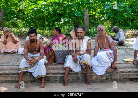 Dikshitar i sacerdoti del tempio che risiedono a Thillai e gestiscono il tempio Thillai Nataraja, Chidambaram, Tamil Nadu, India meridionale, Asia Foto Stock