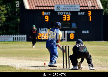 Clydach, Galles. 3 giugno 2023. Rhodri Davies di Clydach battendo in battuta durante il South Wales Premier Cricket League Division Two match tra Clydach e Chepstow a Waverley Park a Clydach, Galles, Regno Unito, il 3 giugno 2023. Crediti: Duncan Thomas/Majestic Media. Foto Stock