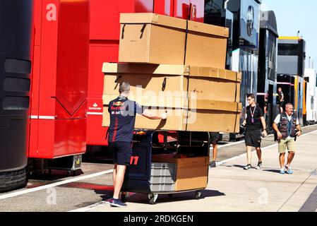 Budapest, Ungheria. 22 luglio 2023. Trasporto Red Bull Racing nel paddock. Campionato del mondo di Formula 1, Rd 12, Gran Premio d'Ungheria, sabato 22 luglio 2023. Budapest, Ungheria. Crediti: James Moy/Alamy Live News Foto Stock