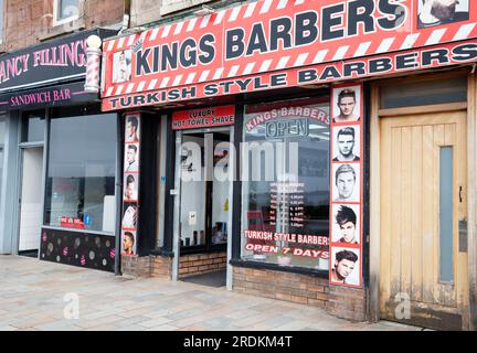 Kings Barbers, West Clyde Street, Helensburgh, Scozia Foto Stock