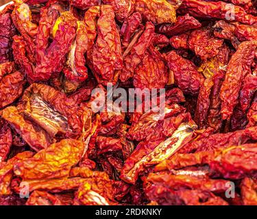 Pomodori secchi biologici sul mercato Foto Stock