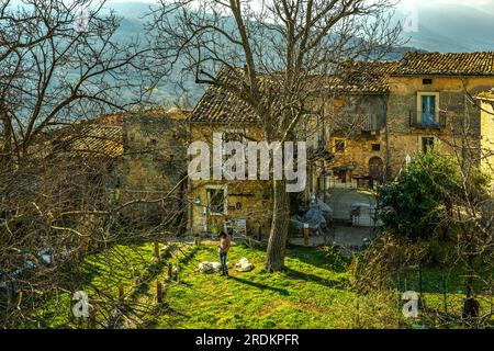 Isolato villaggio di montagna nel Parco Nazionale della Maiella Foto Stock