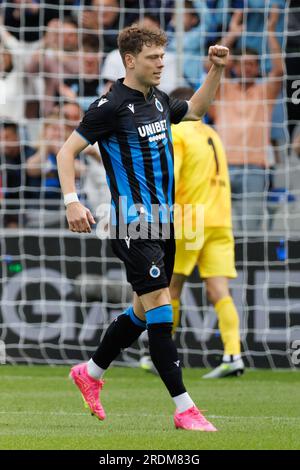 Barendrecht, Belgio. 22 luglio 2023. Andreas Skov Olsen festeggia dopo aver segnato punti durante una partita di calcio amichevole tra il belga Club Brugge KV e l'olandese AZ Alkmaar, sabato 22 luglio 2023 a Brugge, per prepararsi alla prossima stagione 2023-2024. BELGA PHOTO KURT DESPLENTER Credit: Belga News Agency/Alamy Live News Foto Stock