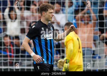 Barendrecht, Belgio. 22 luglio 2023. Andreas Skov Olsen festeggia dopo aver segnato punti durante una partita di calcio amichevole tra il belga Club Brugge KV e l'olandese AZ Alkmaar, sabato 22 luglio 2023 a Brugge, per prepararsi alla prossima stagione 2023-2024. BELGA PHOTO KURT DESPLENTER Credit: Belga News Agency/Alamy Live News Foto Stock