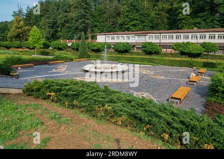 Fontana di Bruxelles realizzata da Jan Kavan per la Fiera Mondiale di Bruxelles 1958 (Expo 58) di fronte all'edificio della Casa Bedrich Smetana, trasferita qui nel 1960 Foto Stock