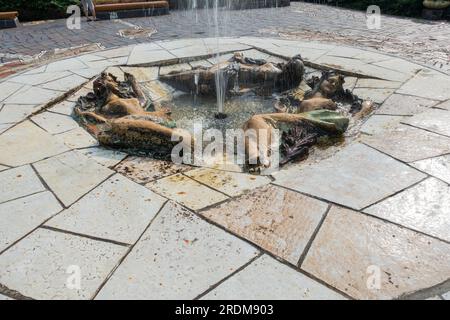 Fontana di Bruxelles realizzata da Jan Kavan per la Fiera Mondiale di Bruxelles 1958 (Expo 58) di fronte all'edificio della Casa Bedrich Smetana, trasferita qui nel 1960 Foto Stock