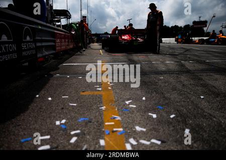 2 luglio 2023, Lexington, OH, Stati Uniti d'America: 02 luglio 2023-Lexington, OH: L'equipaggio di AJ Foyt Racing tira la vettura al paddock dopo la Honda Indy 200 a Mid-Ohio al Mid-Ohio Sports Car Course a Lexington OH. (Immagine di credito: © Walter G. Arce Sr./ZUMA Press Wire) SOLO USO EDITORIALE! Non per USO commerciale! Foto Stock