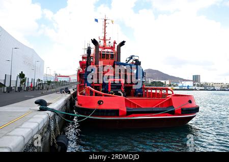 Un rimorchiatore oceanico appartenente a un servizio nazionale di ricerca e salvataggio marittimo (SAR) (in Spagna). Foto Stock