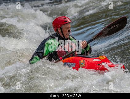 Canon City, Colorado - 21 luglio 2023: Persone che si godono i vari eventi del Royal Gorge Whitewater Festival, un popolare evento annuale a Canon City Foto Stock