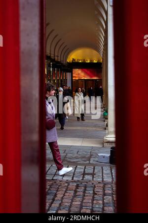 Aspettando l'Opera Foto Stock