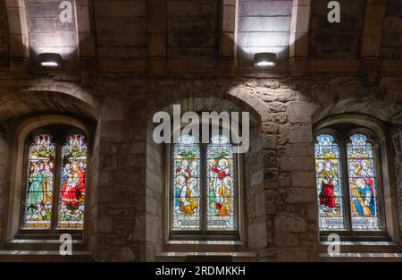 Vetrate colorate religiose, Corstorphine Old Parish Church, Edimburgo, Scozia, Regno Unito Foto Stock