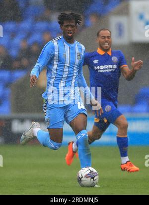 Justin Obikwu del Coventry City durante l'amichevole pre-stagionale al Croud Meadow, Shrewsbury. Data foto: Sabato 22 luglio 2023. Foto Stock