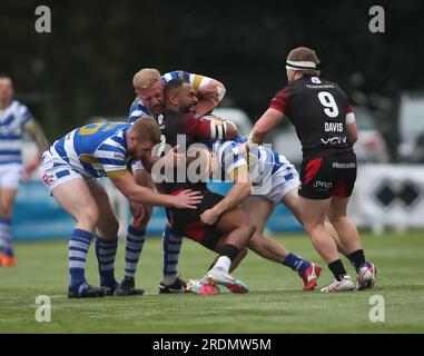 Priory Lane, Regno Unito. 22 luglio 2023. La difesa di Halifax rimane forte*** durante il match di Coppa 1895 tra London Broncos e Halifax Panthers al Rosslyn Park FC, Priory Lane, Regno Unito, il 22 luglio 2023. Foto di Simon Hall. Solo per uso editoriale, licenza necessaria per uso commerciale. Nessun utilizzo in scommesse, giochi o pubblicazioni di un singolo club/campionato/giocatore. Credito: UK Sports Pics Ltd/Alamy Live News Foto Stock