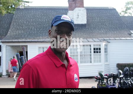 Cooperstown, Stati Uniti. 22 luglio 2023. Fred McGriff, induista della National Baseball Hall of Fame, arriva al Leatherstocking Golf Club di Cooperstown, New York sabato 22 luglio 2023. McGriff insieme a Scott Rolen, sarà inserito nella National Baseball Hall of Fame domenica 23 luglio 2023. Foto di Bill Greenblatt/UPI credito: UPI/Alamy Live News Foto Stock