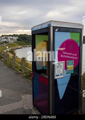 Ex telefono, cambio giocattoli, Castle Beach, Falmouth, Cornovaglia, Inghilterra, Regno Unito, Regno Unito. Foto Stock