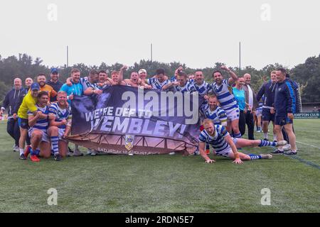 Priory Lane, Regno Unito. 22 luglio 2023. Halifax Full Time Celebration *** durante il match di Coppa 1895 tra London Broncos e Halifax Panthers al Rosslyn Park FC, Priory Lane, Regno Unito, il 22 luglio 2023. Foto di Simon Hall. Solo per uso editoriale, licenza necessaria per uso commerciale. Nessun utilizzo in scommesse, giochi o pubblicazioni di un singolo club/campionato/giocatore. Credito: UK Sports Pics Ltd/Alamy Live News Foto Stock