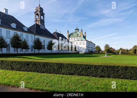 La costruzione del 'Castello di Fredensborg' fu iniziata nel 1719. Dopo la sua inaugurazione nel 1722, fu in seguito ampliato e ricostruito. Re Christian 9 e Qu Foto Stock