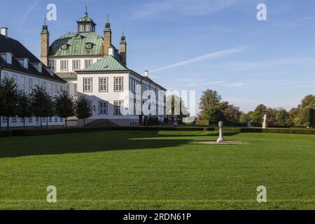 La costruzione del 'Castello di Fredensborg' fu iniziata nel 1719. Dopo la sua inaugurazione nel 1722, fu in seguito ampliato e ricostruito. Re Christian 9 e Qu Foto Stock