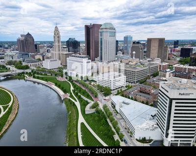 Columbus Ohio City Skyline Downtown foto aerea sul fiume Foto Stock