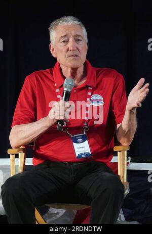 Cooperstown, Stati Uniti. 22 luglio 2023. Il vincitore del Frick Award Pat Hughes risponde a una domanda dei giornalisti durante una conferenza stampa a Cooperstown, NY, sabato 22 luglio 2023. Scott Rolen e Fred McGriff, saranno inseriti nella National Baseball Hall of Fame domenica 23 luglio 2023. Foto di Bill Greenblatt/UPI credito: UPI/Alamy Live News Foto Stock