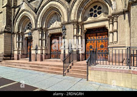 Clinton Hill Historic District: 279 Lafayette Avenue, Emmanuel Baptist Church, progettata da Francis Kimball e costruita nel 1887. Foto Stock