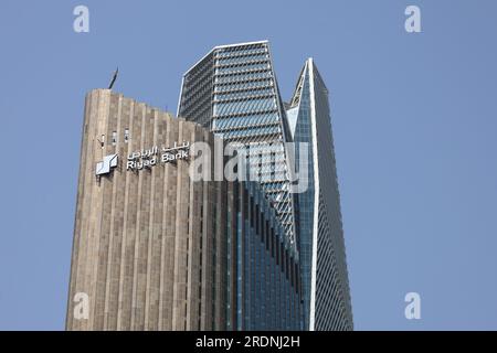 Riyadh , Arabia Saudita - 11 marzo 2023: Edificio degli uffici della Riyadh Bank nel distretto finanziario di King Abdullah KAFD a Riyadh Foto Stock