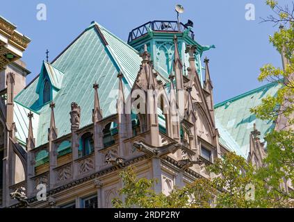 Fort Greene Historic District: Dettaglio di 300 Vanderbilt Avenue, Queen of All Saints Roman Catholic Church, by Reily & Steinback, costruito nel 1913. Foto Stock