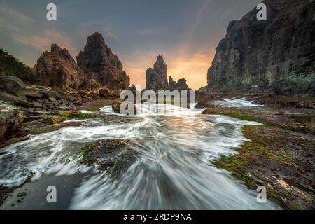 Tramonto sulla spiaggia Pangempos Foto Stock