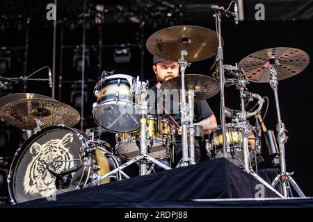 Milano, Italia. 22 luglio 2023. Il duo rock inglese ROYAL BLOOD si esibisce dal vivo sul palco dello Stadio San Siro aprendo lo spettacolo dei Muse. Crediti: Rodolfo Sassano/Alamy Live News Foto Stock