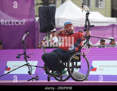 Pilsen, Repubblica Ceca. 22 luglio 2023. Nathan Macqueen di Gran Bretagna gareggia durante la finale del Compound Men Open al 2023 World Archery Para Championships a Pilsen, nella Repubblica Ceca, il 22 luglio 2023. Credito: He Canling/Xinhua/Alamy Live News Foto Stock