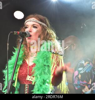 Doreen Doreen in esibizione al Bristol Harbor Festival, Queen Square, Bristol, Inghilterra. 16 luglio 2023. Foto Stock