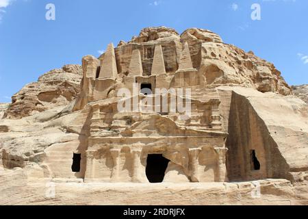 Petra Triclinium (Bas as Siq) e Tomba dell'Obelisco, Giordania Foto Stock