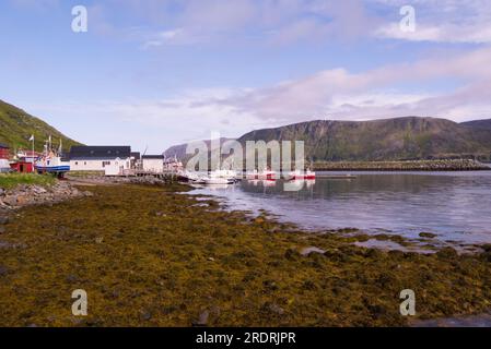 Porto del villaggio di pescatori più settentrionale di Skarsvåg Nordkapp comune nella contea di Troms og Finnmark Norvegia costa settentrionale dell'isola di Magerøya Foto Stock