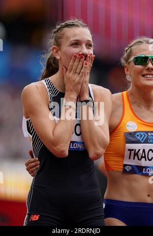 Femke Bol dei Paesi Bassi dopo aver vinto i 400 m ostacoli femminili durante il London Athletics Meet allo Stadio di Londra. Data foto: Domenica 23 luglio 2023. Foto Stock