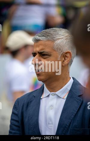 Sadiq Khan sostiene il London Pride. Sadiq Khan è l'attuale sindaco. Fornisce la leadership a livello di città e crea politiche per migliorare Londra per tutti. Foto Stock