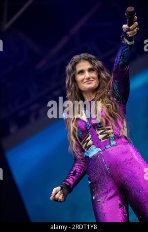 Idina Kim Menzel Performing al London Pride 2023 a Trafalgar Square Foto Stock