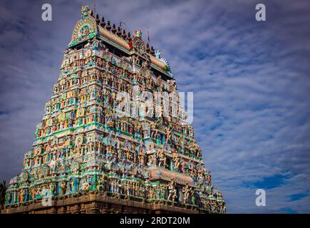 La torre del tempio di Thillai Nataraja, noto anche come Chidambaram Nataraja Temple, è un tempio indù dedicato a Nataraja, la forma di Shiva Foto Stock