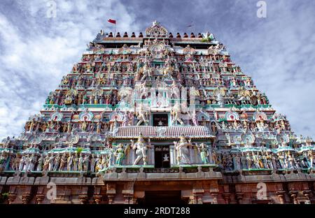 La torre del tempio di Thillai Nataraja, noto anche come Chidambaram Nataraja Temple, è un tempio indù dedicato a Nataraja, la forma di Shiva Foto Stock