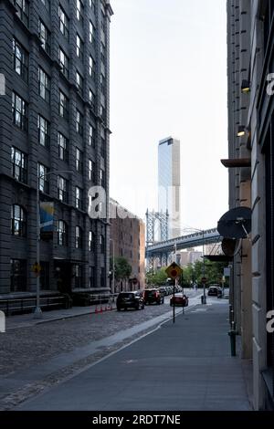 Dettaglio architettonico di Dumbo (abbreviazione di Down Under the Manhattan Bridge Overpass), un quartiere nel quartiere di New York City di Brooklyn Foto Stock