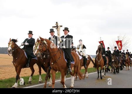 Europa, Germania, Sassonia, alta Lusazia, villaggi sorbi, Usanze, equitazione pasquale, processioni pasquali l'equitazione pasquale è stata una tradizione vivente in Foto Stock