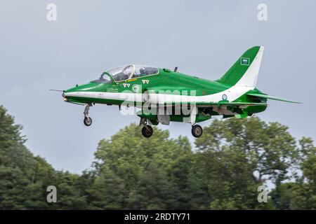 Saudi Falcons - BAE Systems Hawk, arrivo alla RAF Fairford per il Royal International Air Tattoo 2023. Foto Stock