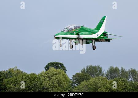 Saudi Falcons - BAE Systems Hawk, arrivo alla RAF Fairford per il Royal International Air Tattoo 2023. Foto Stock