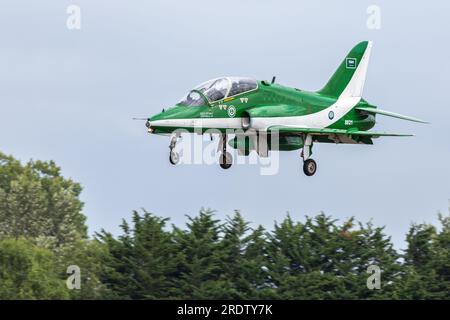 Saudi Falcons - BAE Systems Hawk, arrivo alla RAF Fairford per il Royal International Air Tattoo 2023. Foto Stock